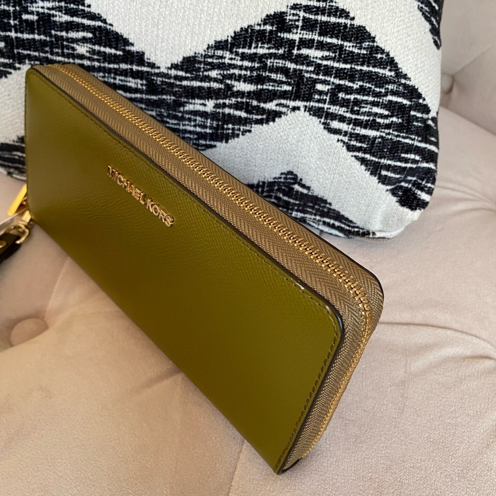 Michael Kors Jet Set Pistachio Green Travel Continental Leather Wallet - Picture 7 of 13